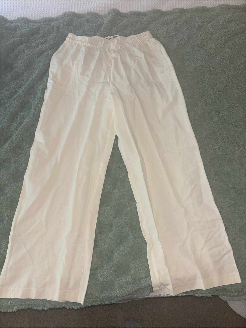 Women’s white linen pants